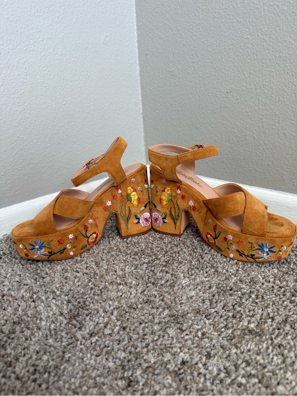 The Hippie Shake Keep on Dreaming Embroidered Sandals - Picture 3 of 6